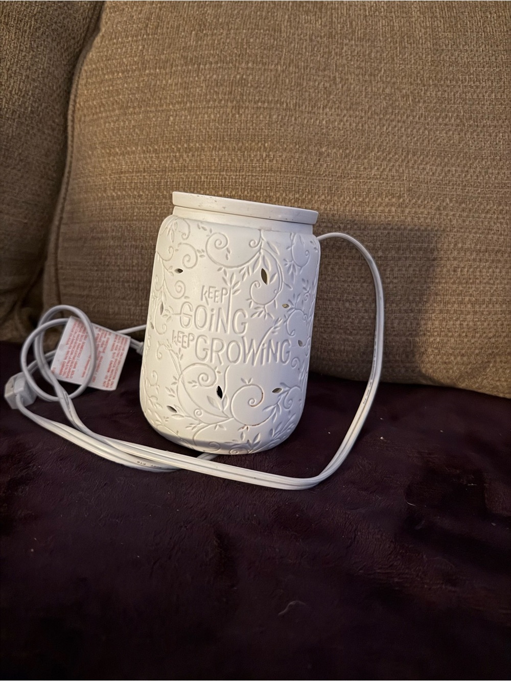 Scentsy White Ceramic Wax Warmer with Inspirational 'Keep Going Keep Growing'